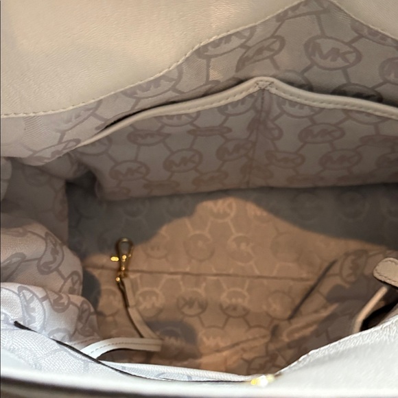 Michael Kors White/Bone Leather Large Hamilton North South Tote. - Picture 11 of 17